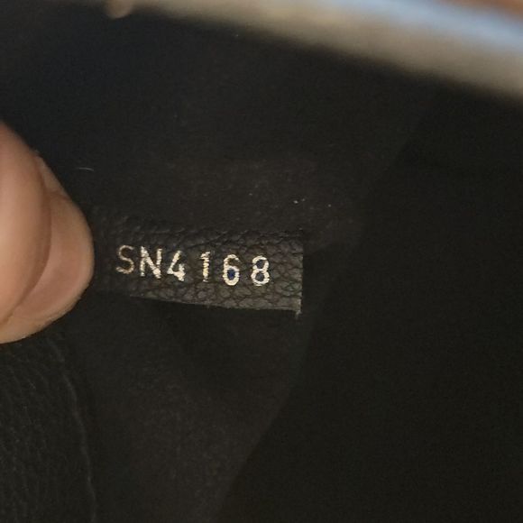 Louis vuitton Monogram purse. . Worn a few times. - Picture 6 of 11